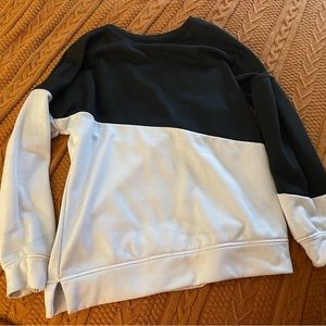 Women’s black & white sweatshirt
